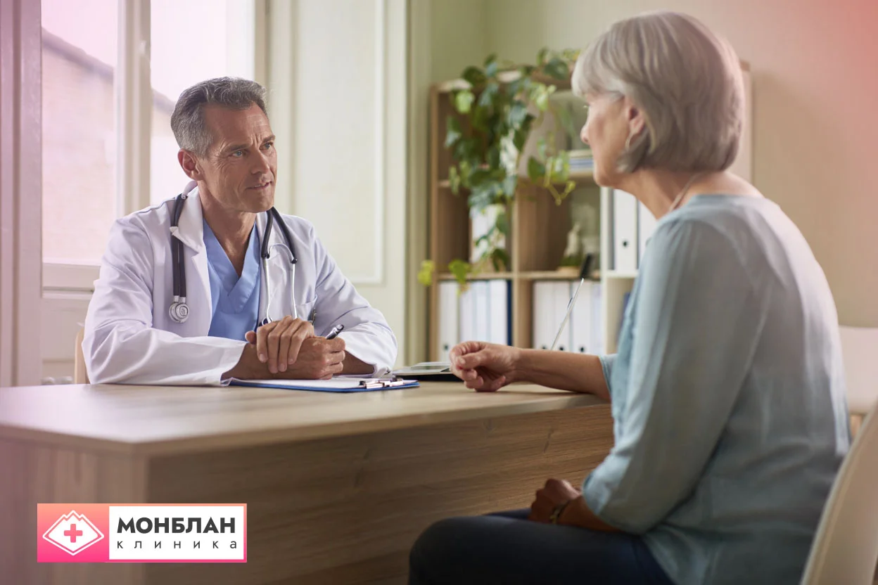 Женщина консультирется с врачем перед капельницей «Лаеннек»